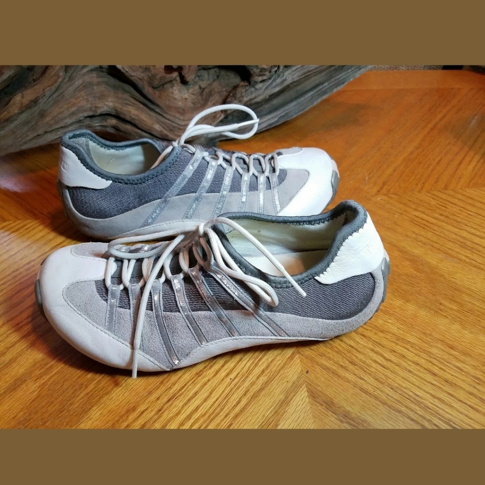 Tsubo Women's Shoe Sz US 8/EUR 38 Driving Sneakers